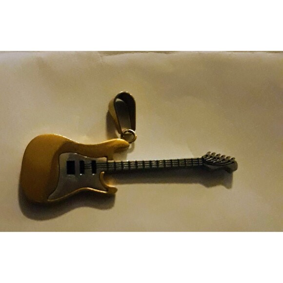 Unbranded Jewelry - guitar pendant necklace